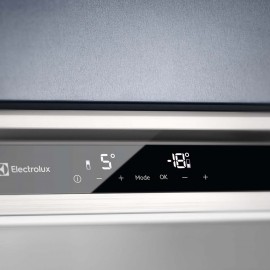 Встраиваемый холодильник комби Electrolux RNS8FF19S